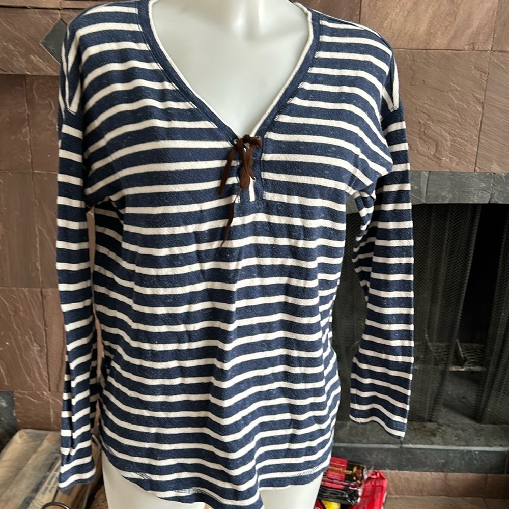 Chaps women’s blue striped V-neck long sleeve top medium